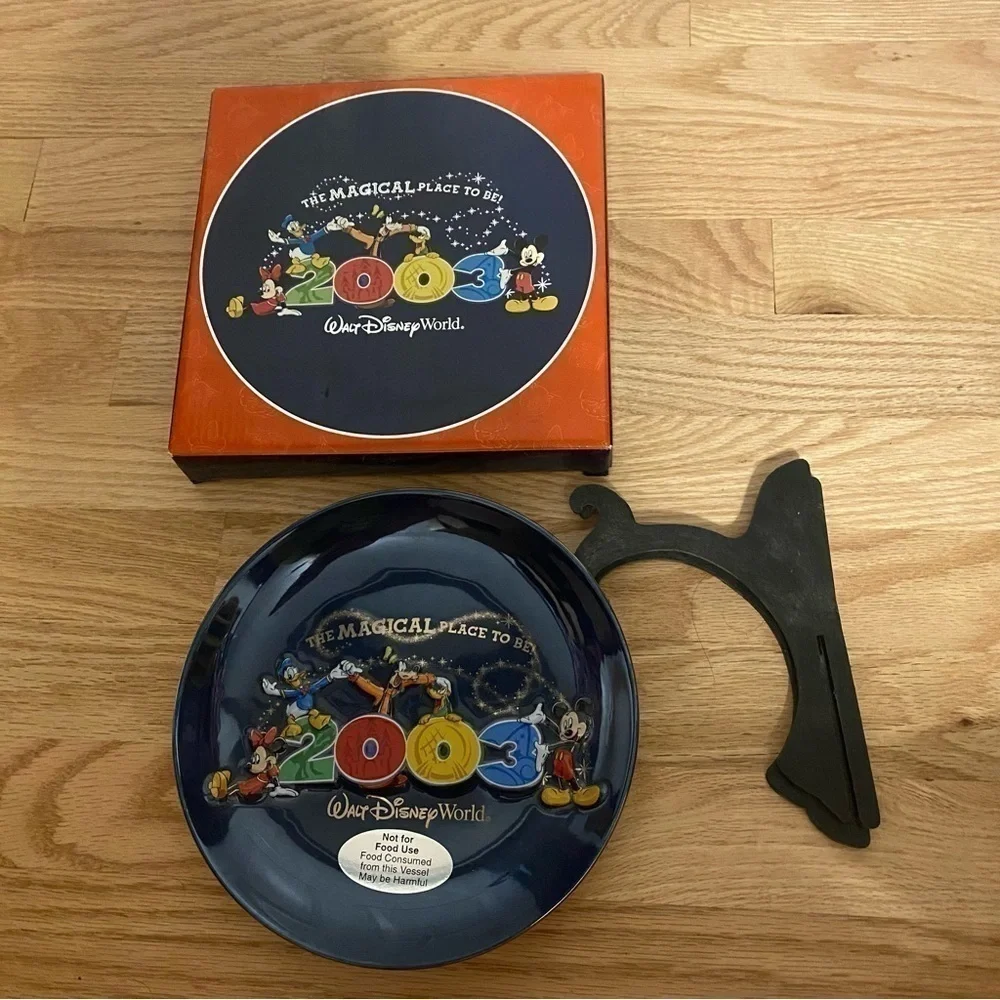 Walt Disney World 2003 Collector’s Plate NEW The Magical Place to Be Mickey